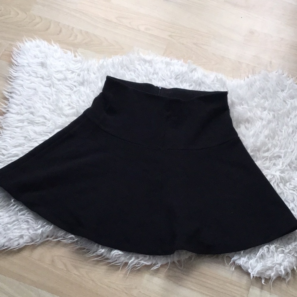 Uniqlo black skirt.